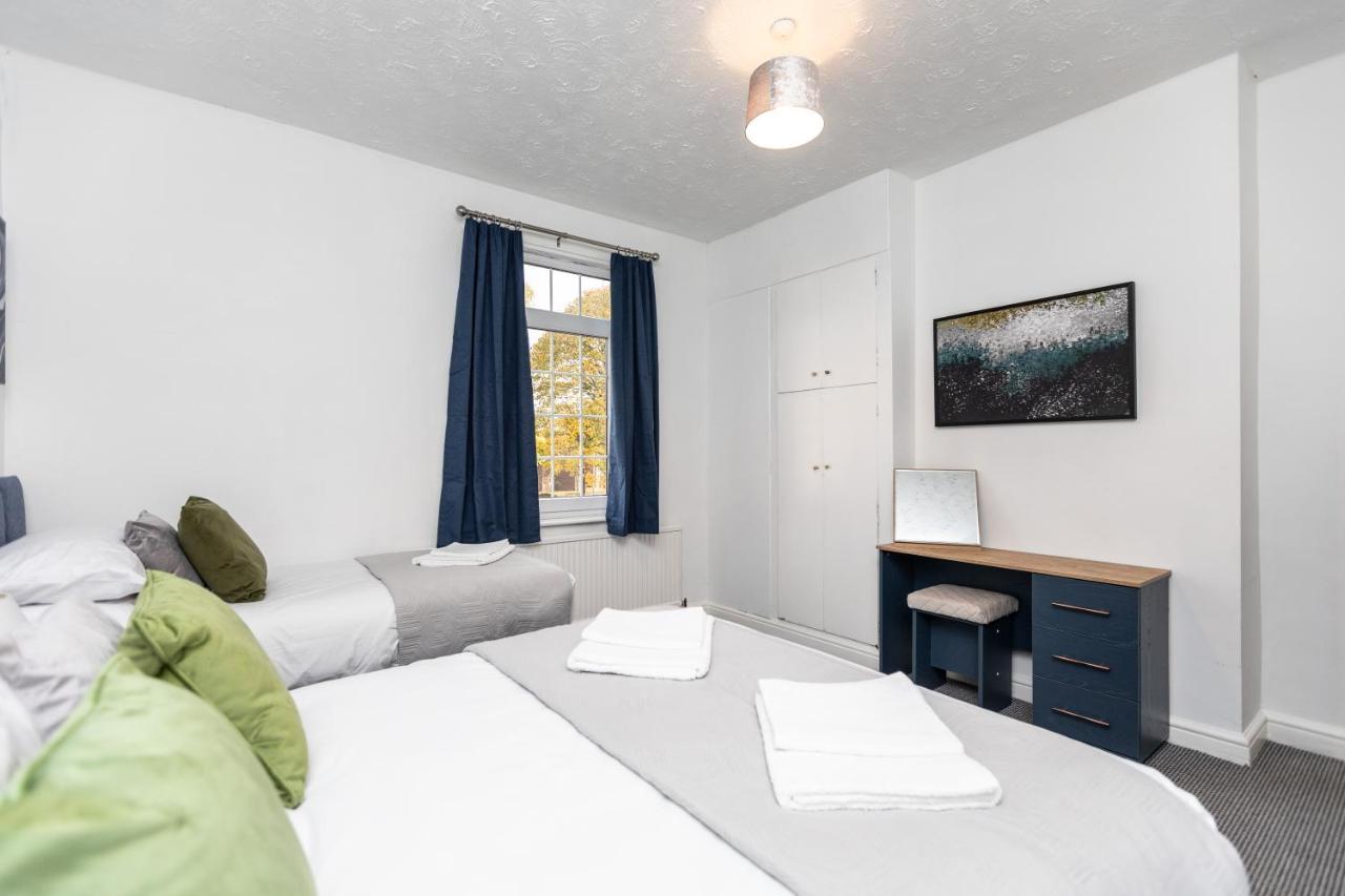 Spacious Three Bedroom Property! Hemsworth Exteriör bild