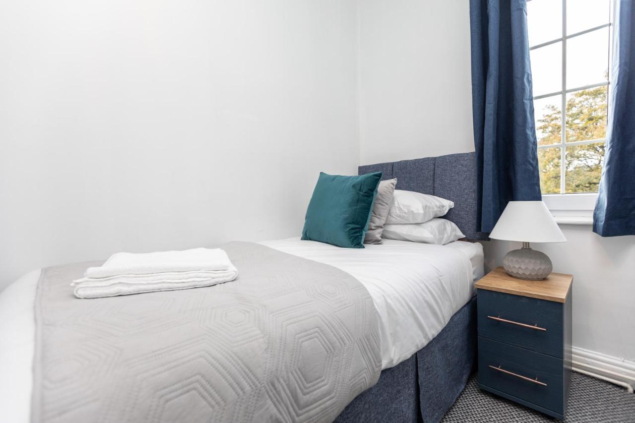 Spacious Three Bedroom Property! Hemsworth Exteriör bild