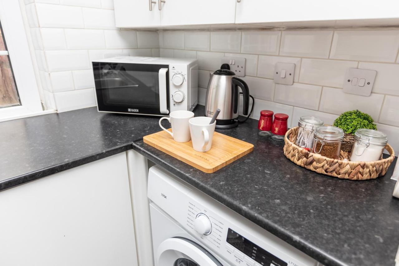 Spacious Three Bedroom Property! Hemsworth Exteriör bild